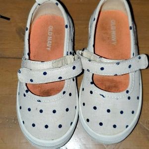 Old Navy tan polka dots flashing. size 6